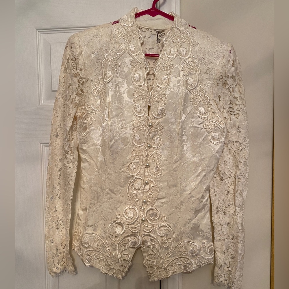 Vintage Winter White Lace V-neck Top with Pearl Buttons